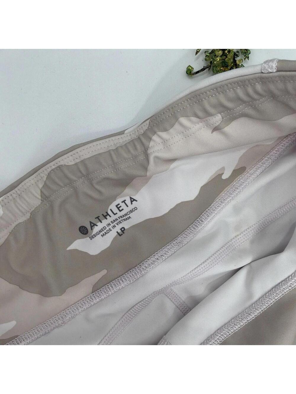 Athleta Winter Camo White Cropped Leggings Size LP - Picture 3 of 7